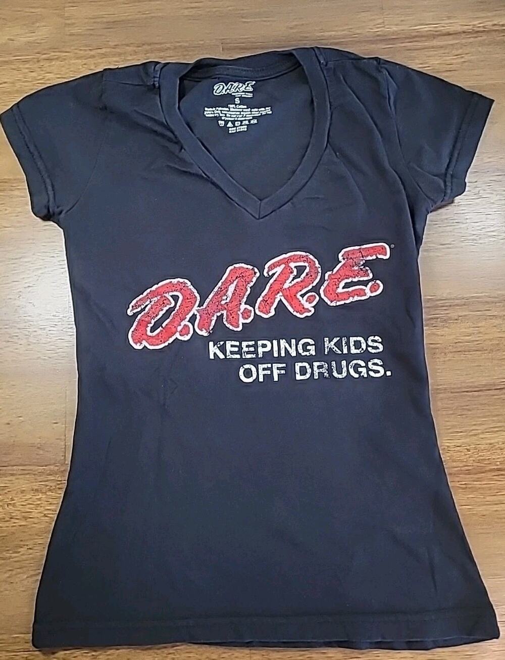 Vintage D.A.R.E. Keeping Kids Off Drugs V-Neck Tee Women’s S EUC